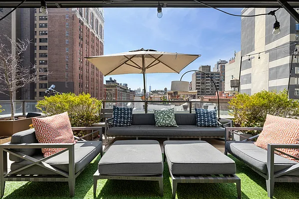 Sold by Compass | media 7