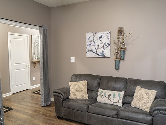 5th image of 561 Stonehenge Way