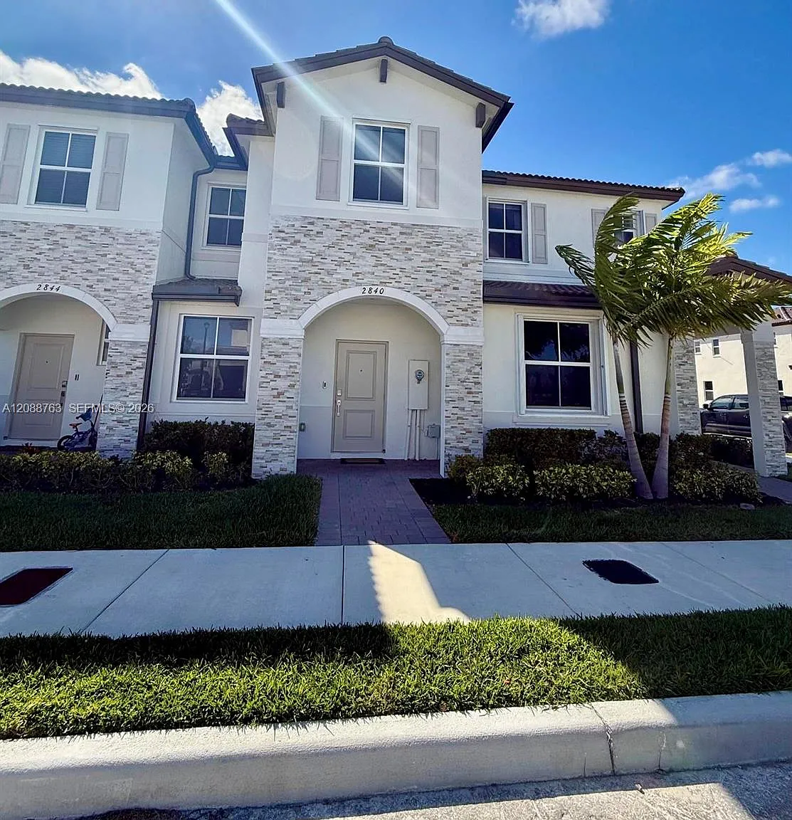 3 bed, 2.5 bath, 1393 sqft, $2,400 — Photo 1
