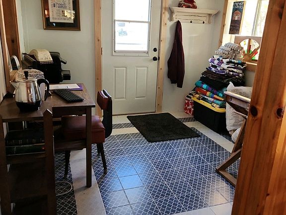 2nd image of 318 Jefferson St N