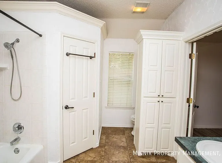 3305 103rd St — Photo 14