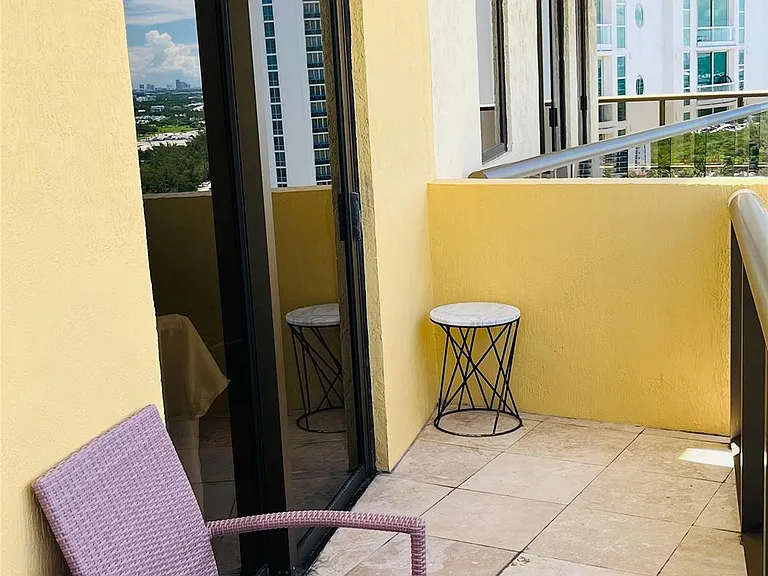 16275 Collins Ave — Photo 15
