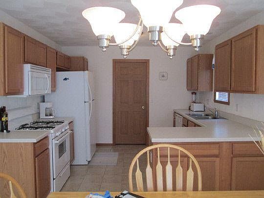 2nd image of 15585 Taylor St