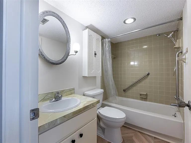 2300 Aaron St #114 — Photo 14