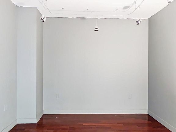 4th image of 1515 Summer St Unit 401