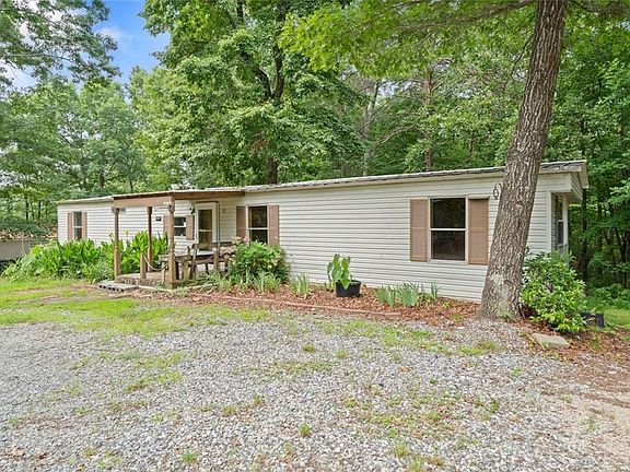 4th image of 37 Adrianne Ln