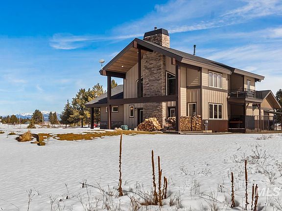 3rd image of 1884 Little Pine Rd