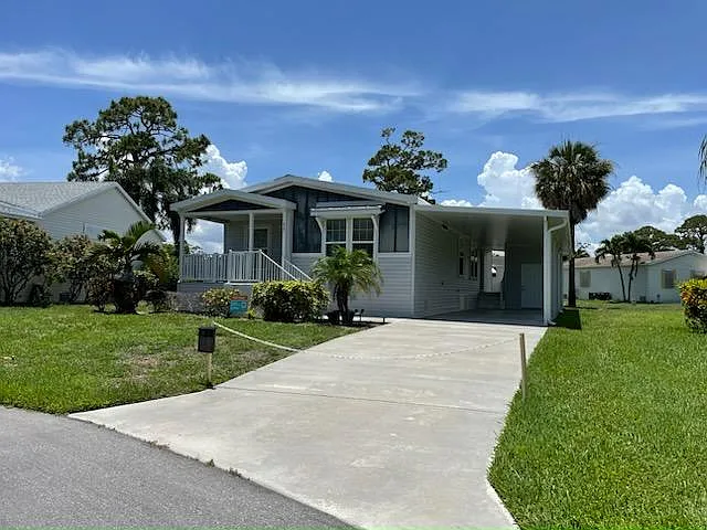 3 bed, 2.0 bath, 1372 sqft, $1,669 — Photo 2