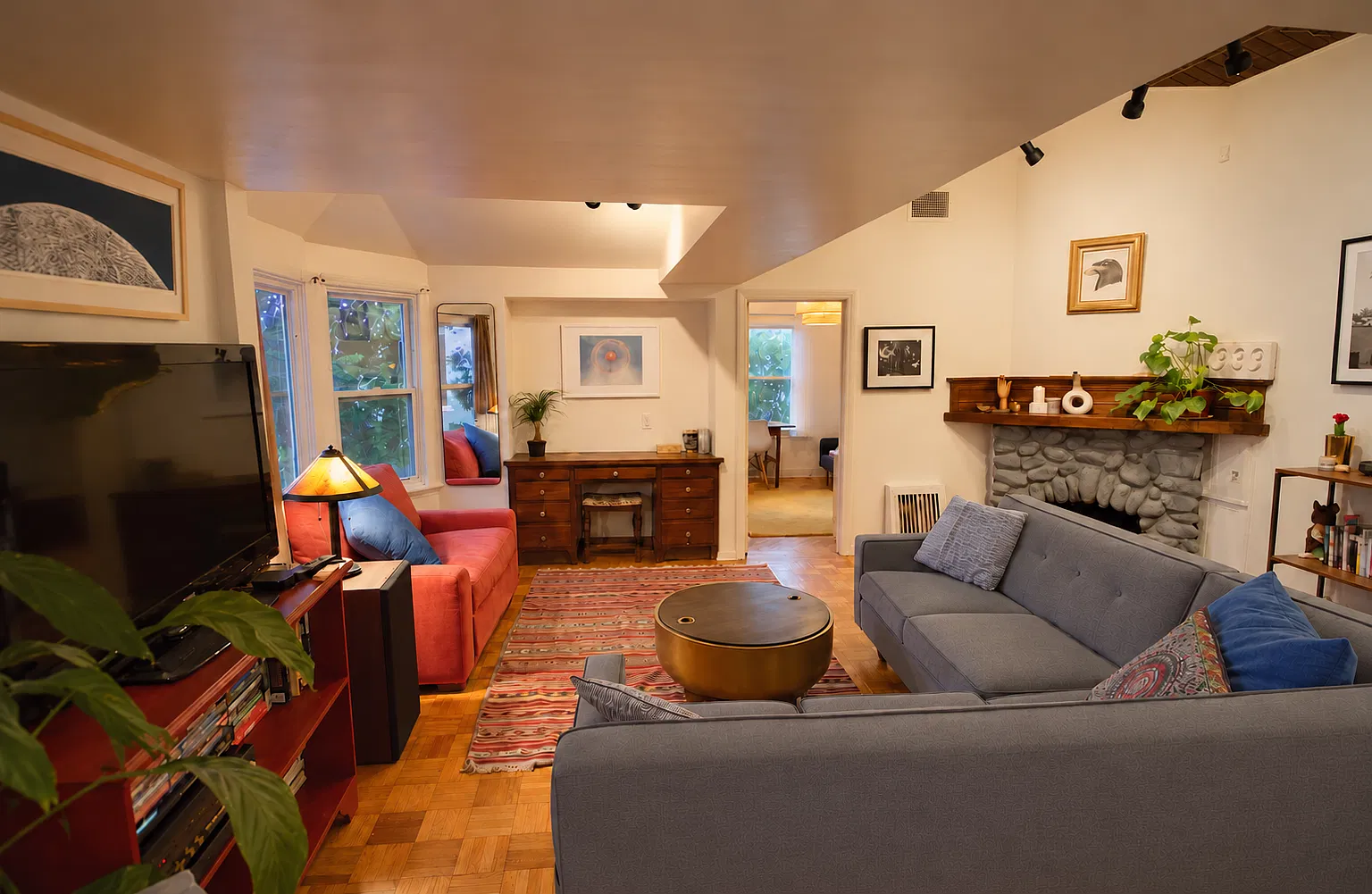 2 bed, 900 sqft, $4,700 — Photo 4