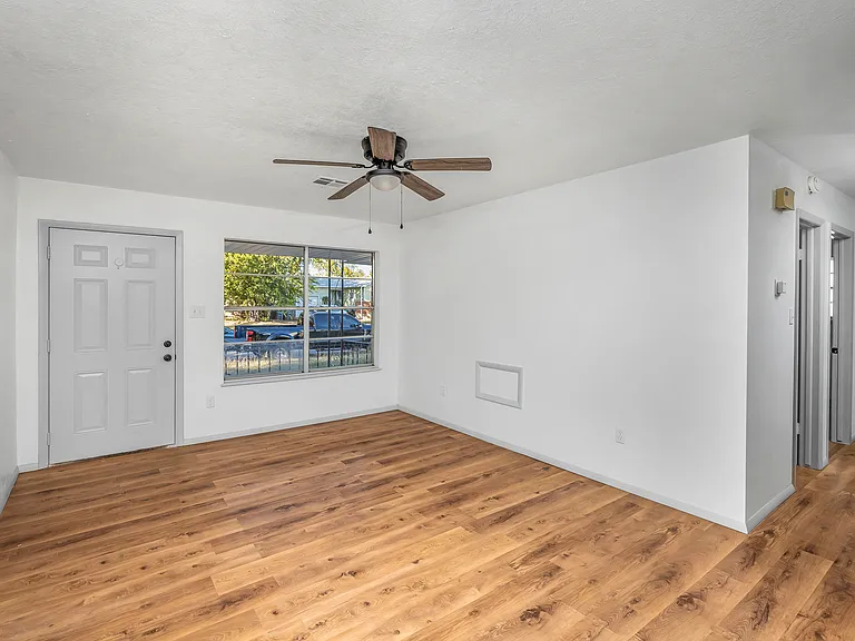 305 NE Angus St — Photo 7