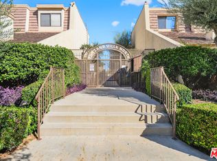 18419 Collins St UNIT A, Los Angeles, CA 91356