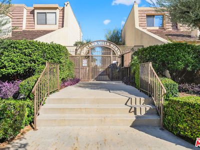 18419 Collins St Unit A, Los Angeles, CA, 91356
