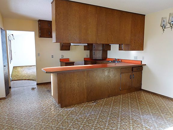 4th image of 402 Northern Pacific Ave W