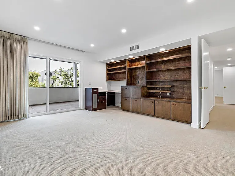 190 Arroyo Ter #203 — Photo 1