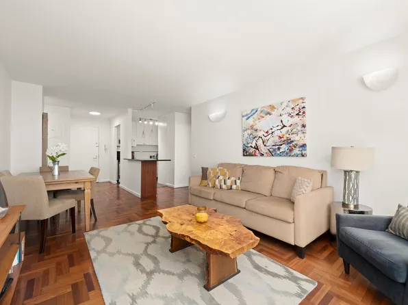 2373 Broadway 303 image 3 of 16
