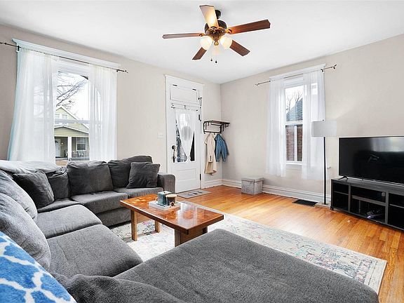 3rd image of 4718 Goethe Ave