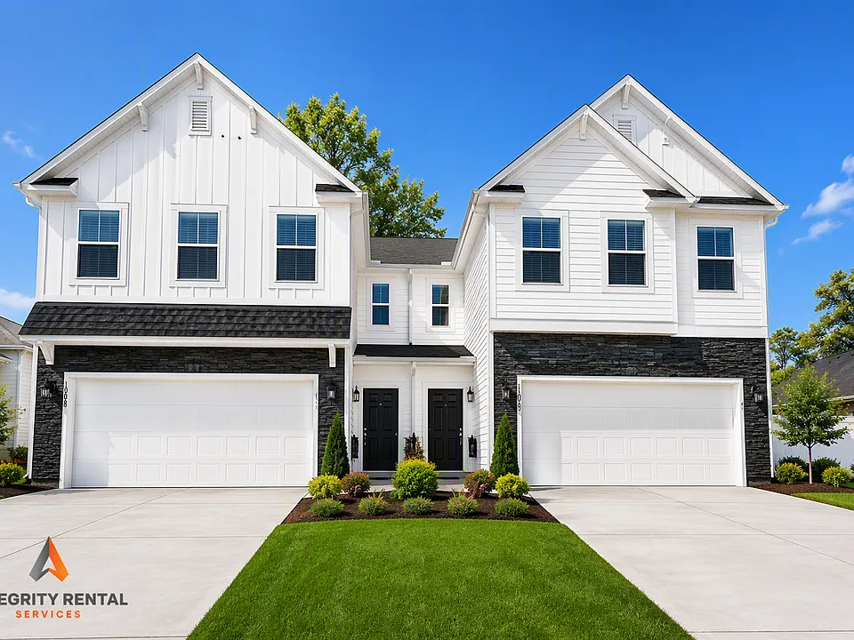 104 Lorcan Ln