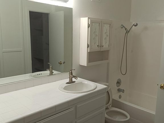 5th image of 745 E Bradley Ave