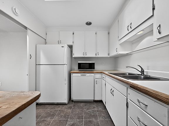 3rd image of 3132 Lombard Ave #5