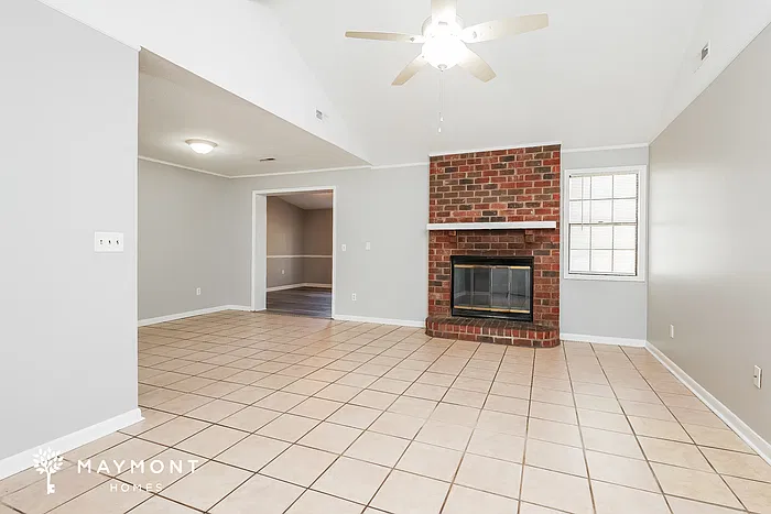 4 bed, 2.0 bath, 1514 sqft, $2,095 — Photo 4
