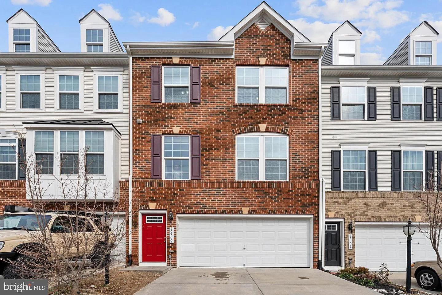 4 bed, 3.5 bath, 2371 sqft, $3,090 — Photo 1