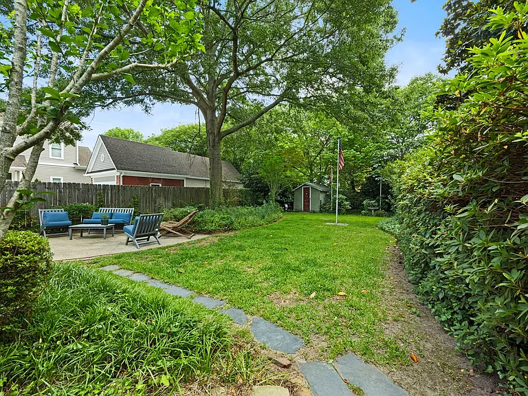 3114 Luxembourg Ave — Photo 32