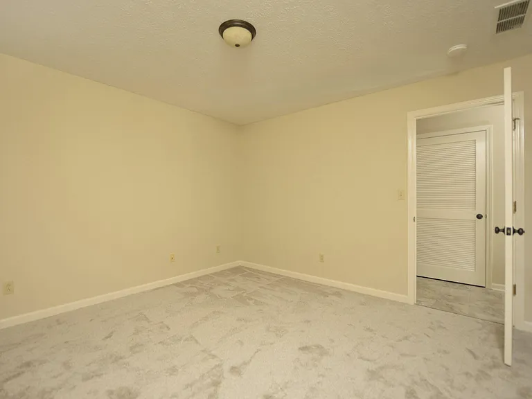 105 Oakmont Ln — Photo 11