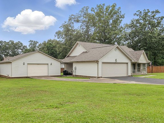 4th image of 701 Shannon Ln