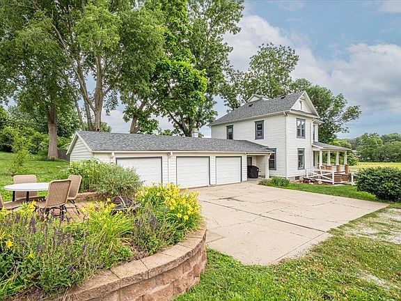2nd image of 808 N Linn St