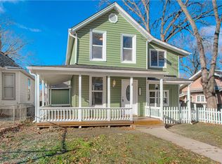 930 W 7th St, Leavenworth, KS 66048