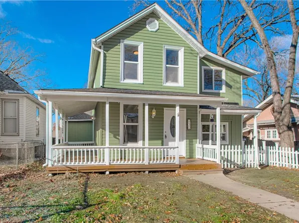 930 W 7th St, Leavenworth, KS 66048