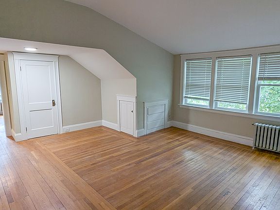 3rd image of 10 Glendale Ave Floor 3