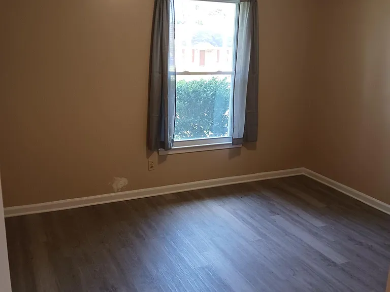 506 Charleston Ln — Photo 14