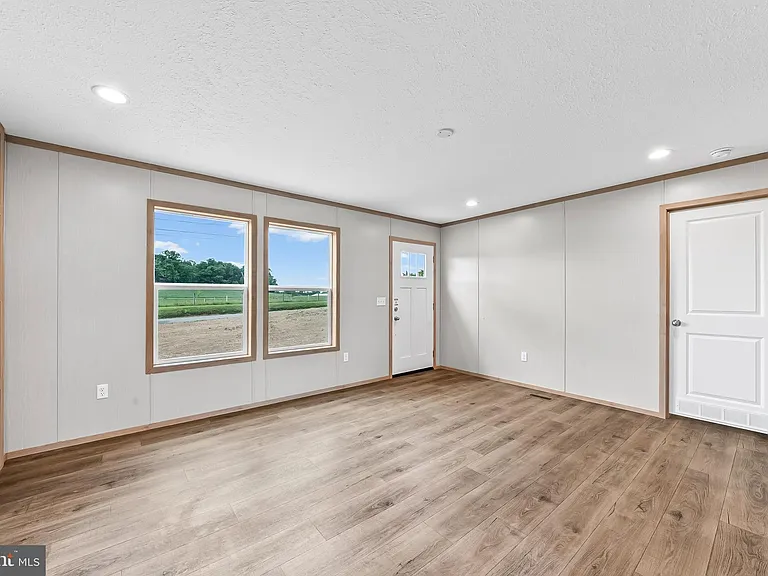 328 Line Rd — Photo 5