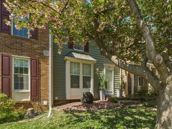 1490 Autumn Ridge Cir, Reston, VA 20194