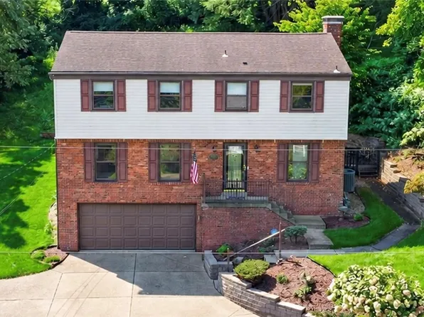 1024 Surrey Woods Rd, Bethel Park, PA 15102