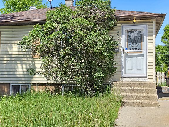 2nd image of 424 32nd Ave NW