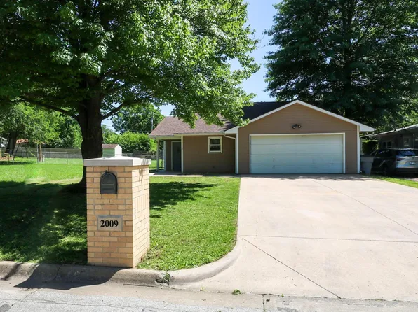 2009 W 8th Ave, Emporia, KS 66801