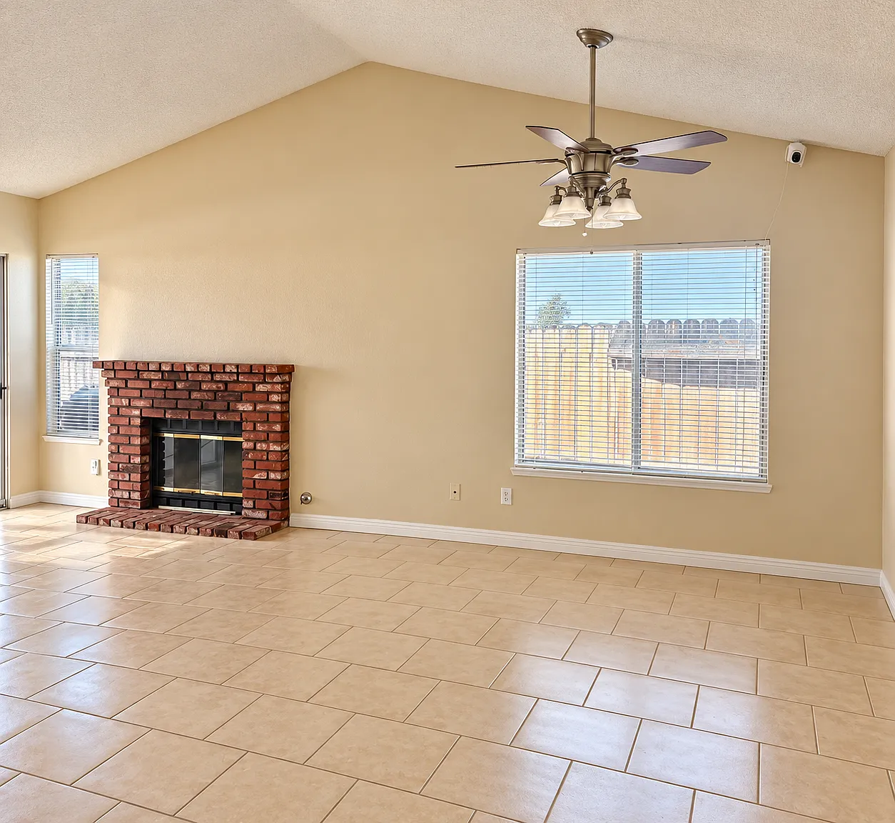 4 bed, 1389 sqft, $2,825 — Photo 2