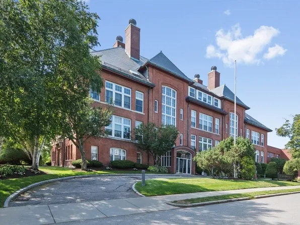 51 Pettee St APT 36, Newton, MA 02464