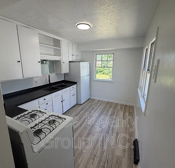 621 Brookley Blvd — Photo 1