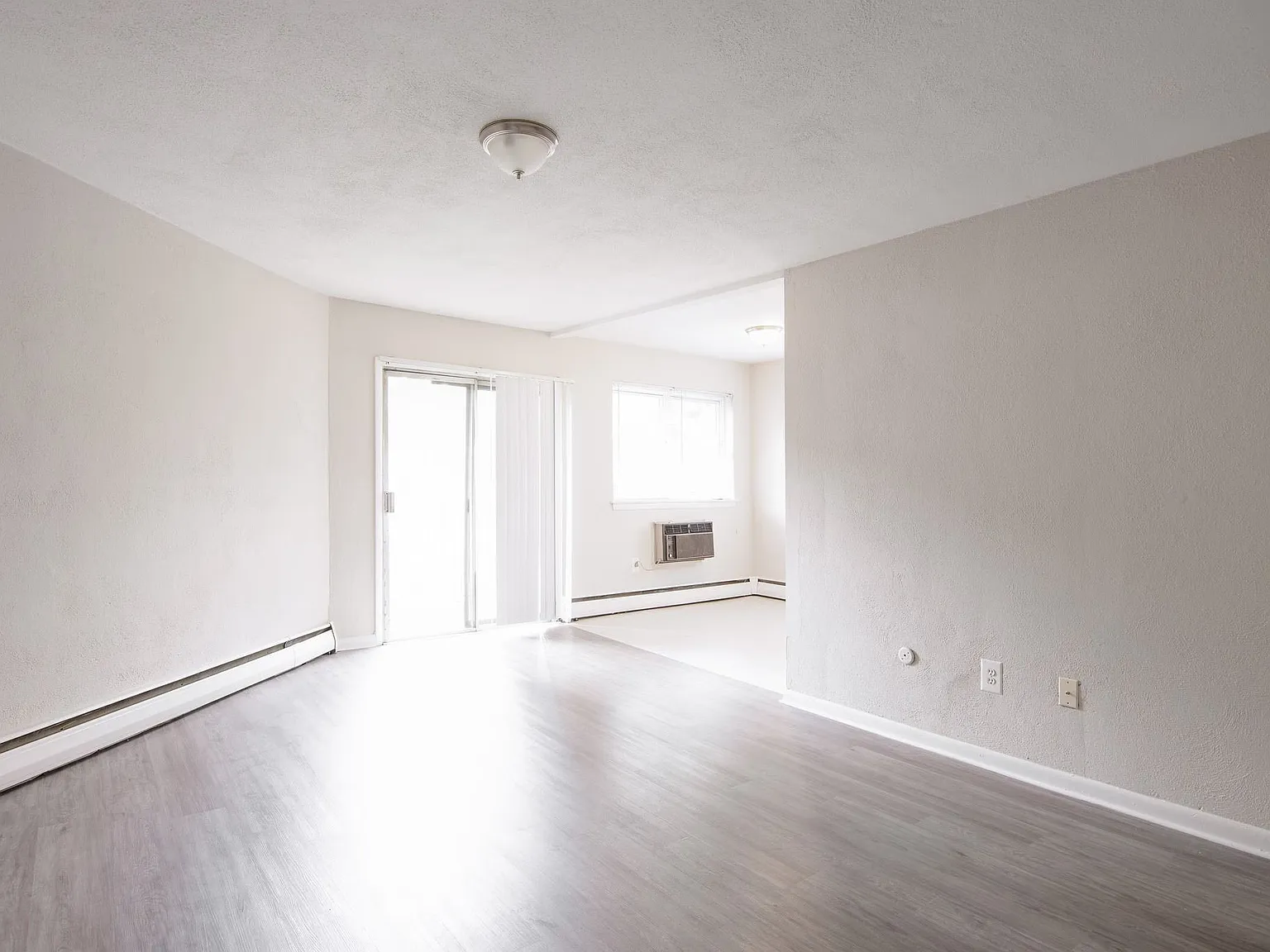 Cameo Court Apartments — Photo 4