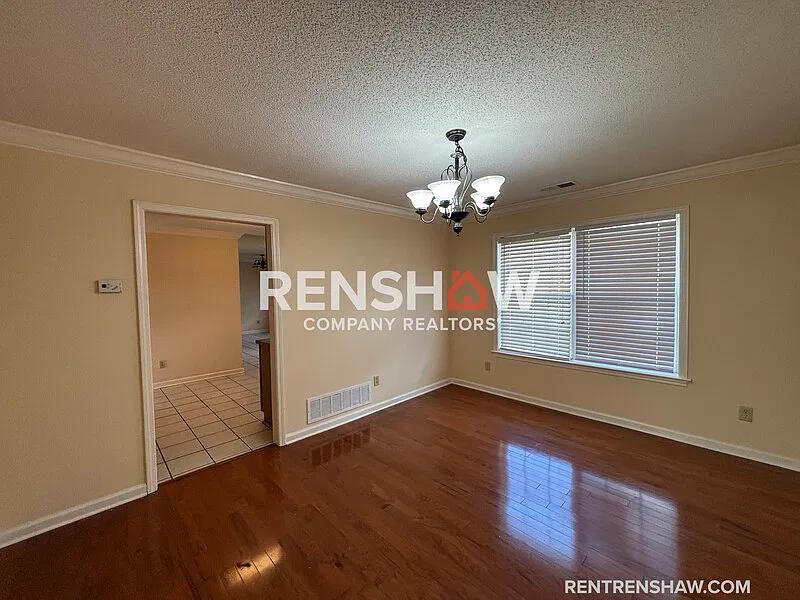 4 bed, 2.5 bath, 2684 sqft, $1,950 — Photo 4