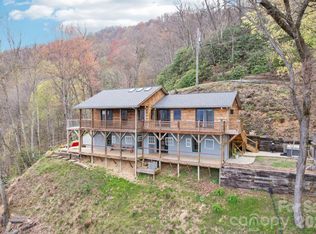 1426 Setzer Cove Rd, Maggie Valley, NC 28751