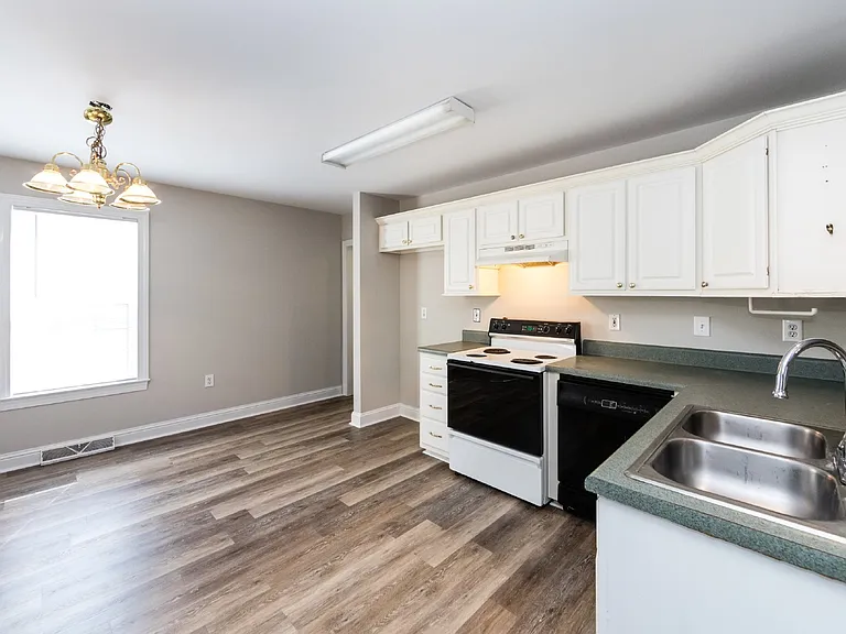814 King Arthur Dr — Photo 11
