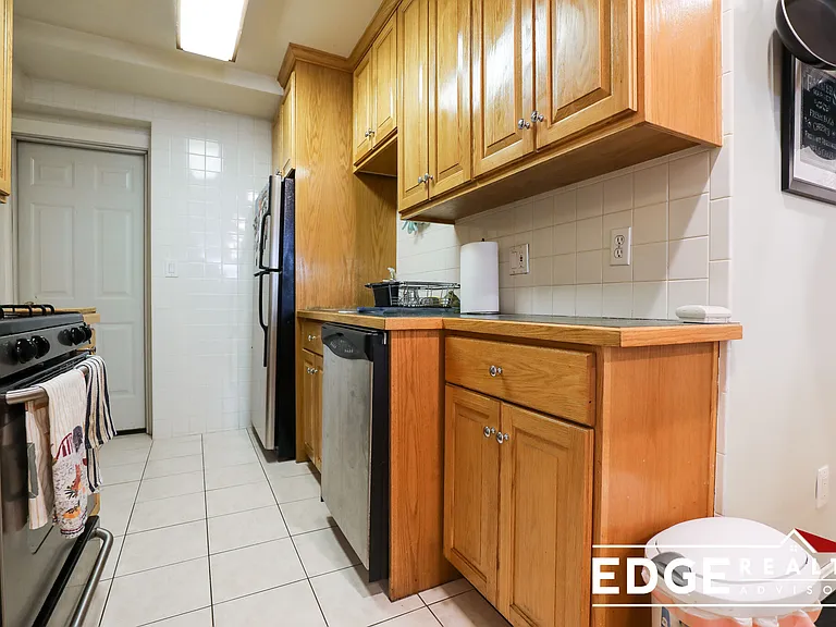 17 Strathmore Rd #B — Photo 10