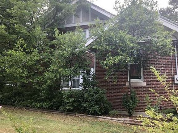 3rd image of 1700 S Olive St
