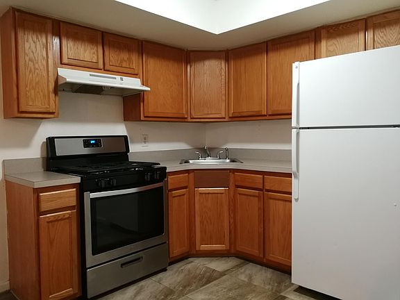 5th image of 205 Essex Dr #1F