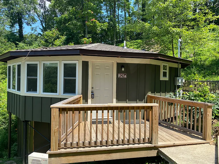 25 Howland Rd #R21-A — Photo 1