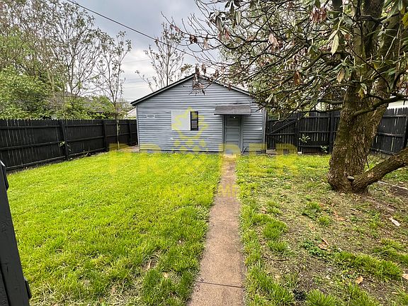 4th image of 2328 Greenway St